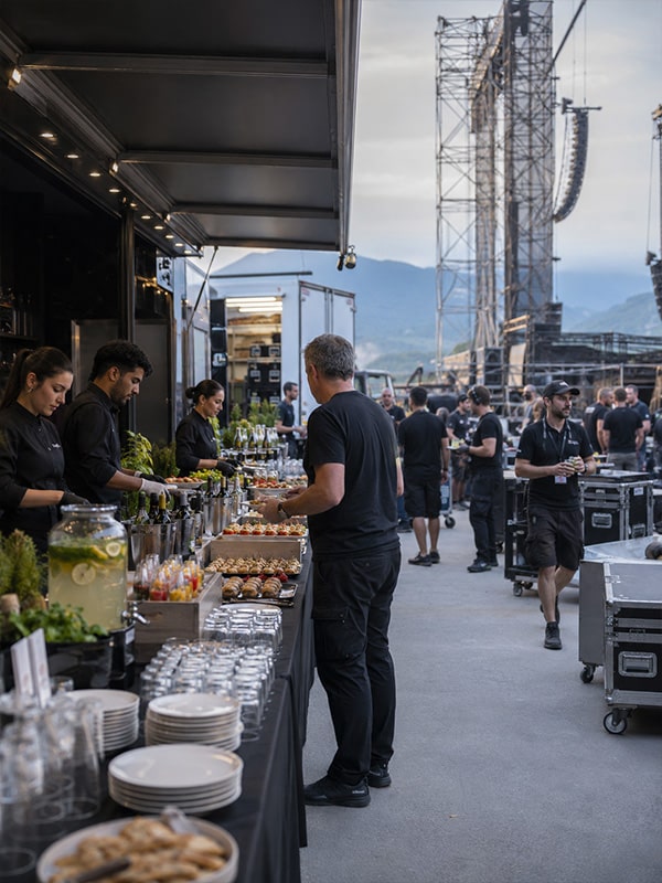 Catering con operativa movil independiente y de alta capacidad logística. Maximo Grupo